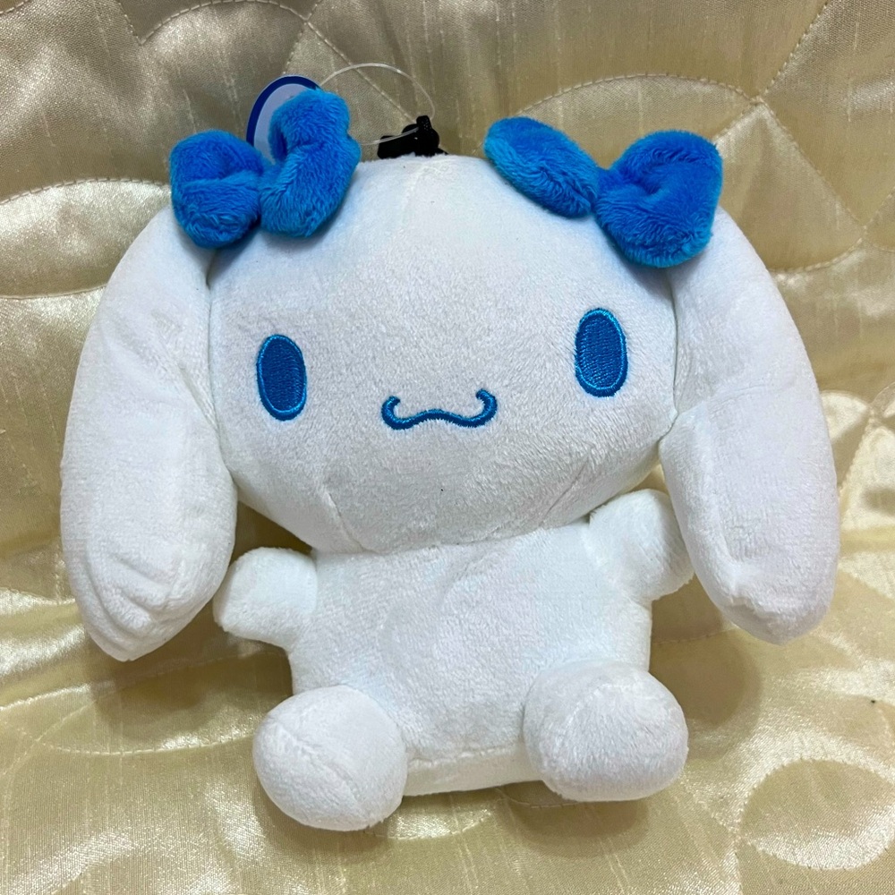 Cinnamon Roll Plushie Keychain Hello Kitty and Friends Small Zipper Bag Sanrio